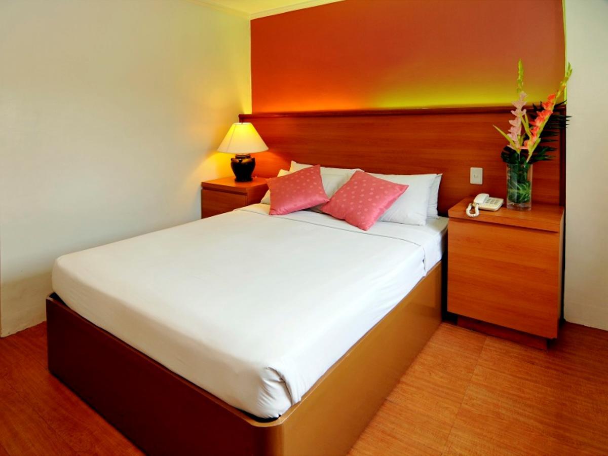 ลา พาริลล่า โฮเต็ล Hotel Cabanatuan City ภายนอก รูปภาพ