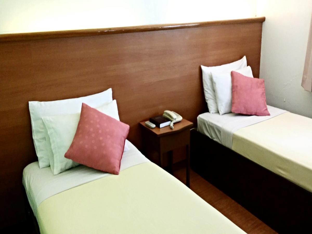 ลา พาริลล่า โฮเต็ล Hotel Cabanatuan City ภายนอก รูปภาพ