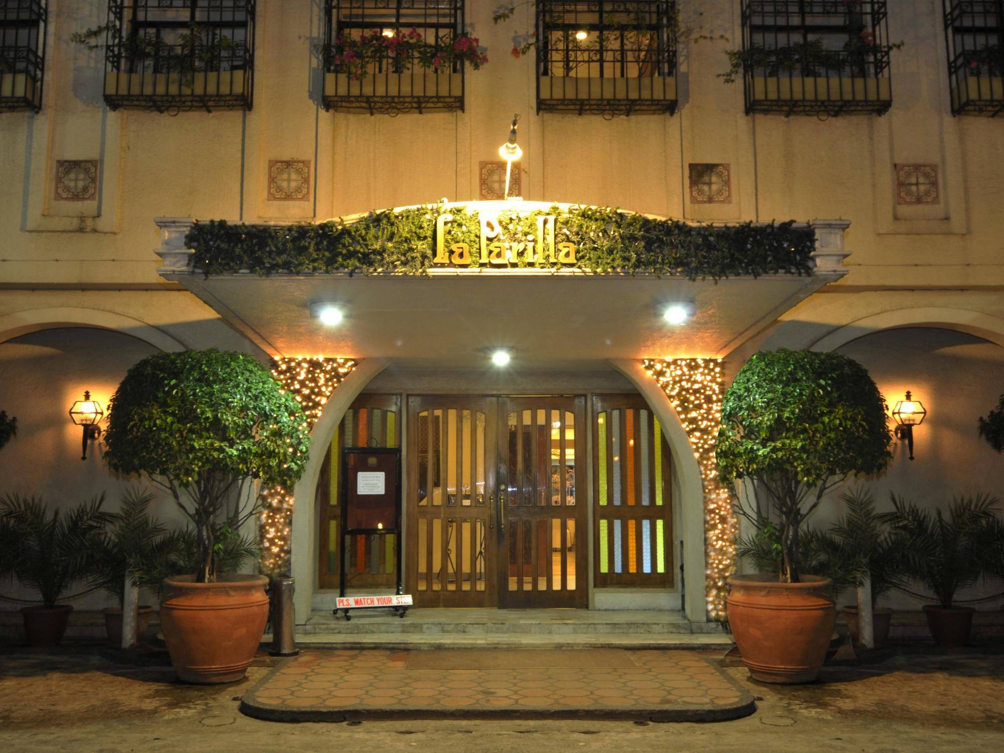 ลา พาริลล่า โฮเต็ล Hotel Cabanatuan City ภายนอก รูปภาพ