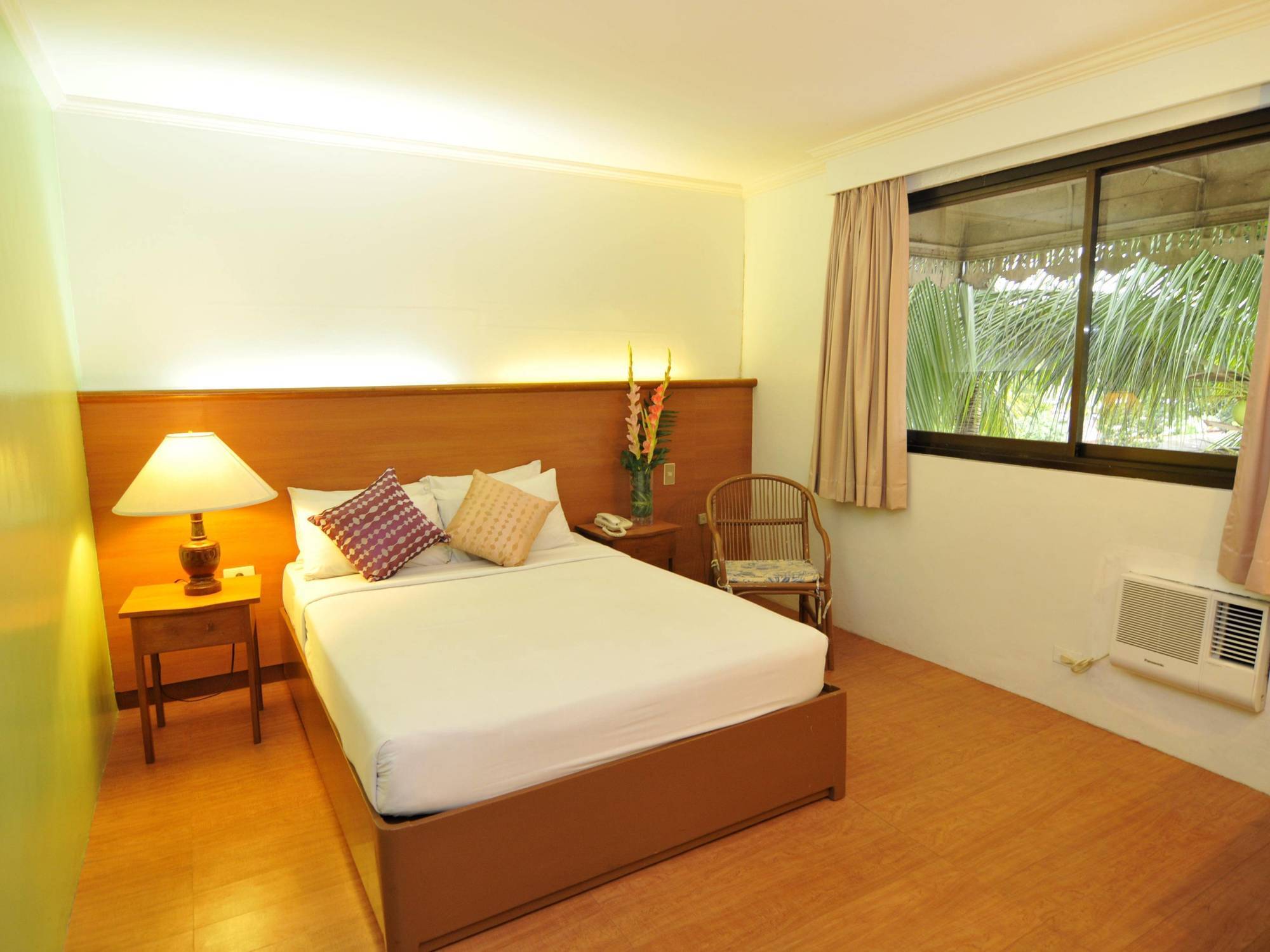 ลา พาริลล่า โฮเต็ล Hotel Cabanatuan City ภายนอก รูปภาพ